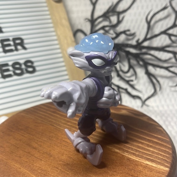 Freeze Blade Skylanders Swap Force 2014 Activision McDonalds 3" Figure. - Picture 2 of 4